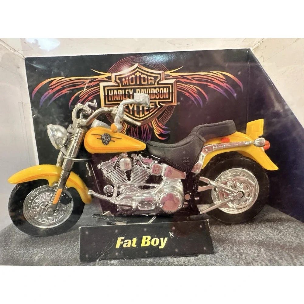 Harley Davidson Hot Wheels diecast model 1:18, Fat Boy Classic Yellow